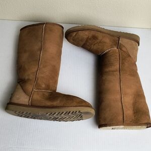 UGG Classic Tall Boot 9 Chestnut Winter Boots Suede Pull-On Sheepskin Indoor